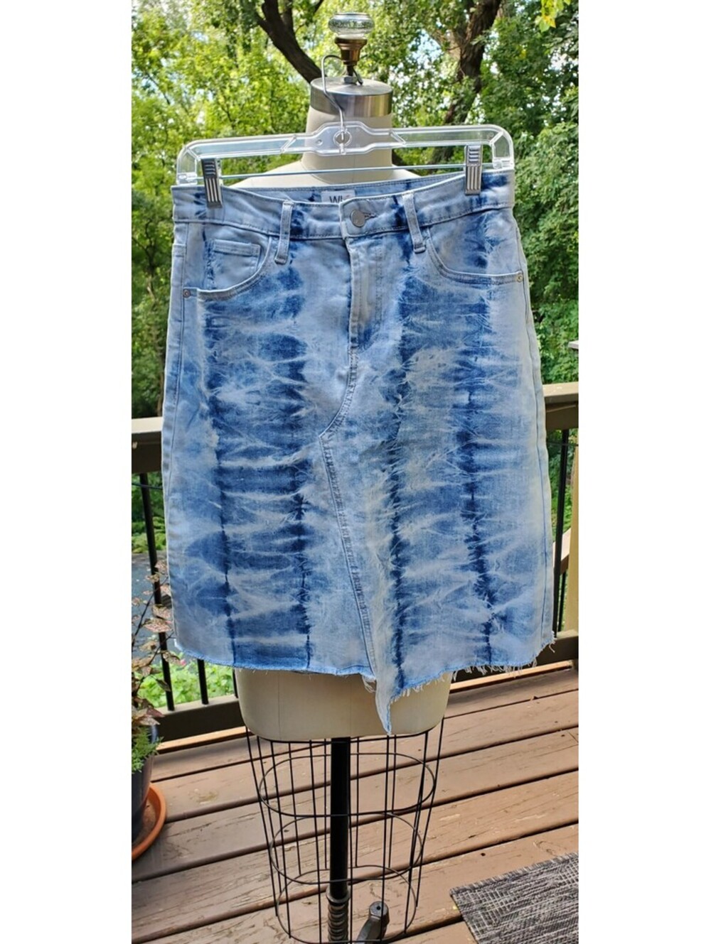 Wash Lab Blue Jean Denim Tie Dye Skirt Raw Hem Size 29 EUC